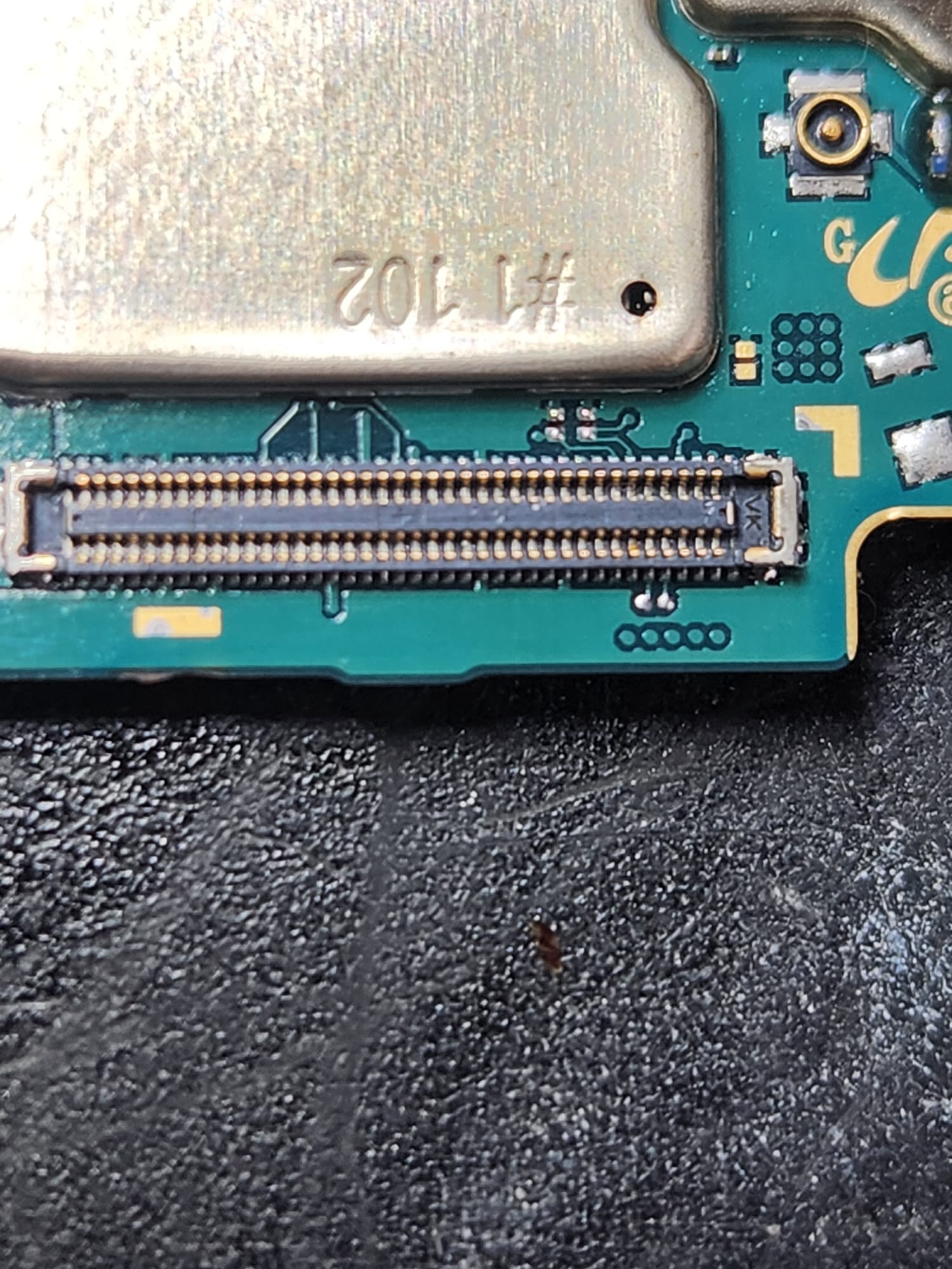 Microsoudure de connecteur sur carte mère